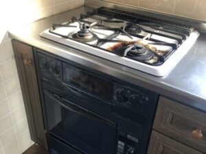 愛知キッチン取付け隊　ガスコンロをIHヒーターに交換　施工前